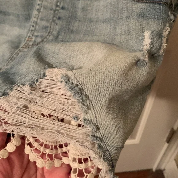 No Boundaries adorable denim distressed w/lace trim overall shorts XL(15-17) - Picture 7 of 12